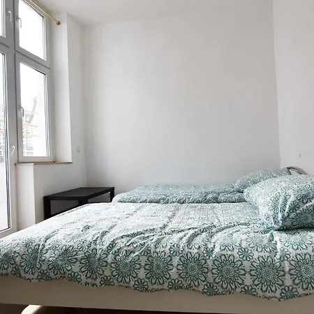 Mit 2 Schlafzimmern * ברגיש גלאדבך