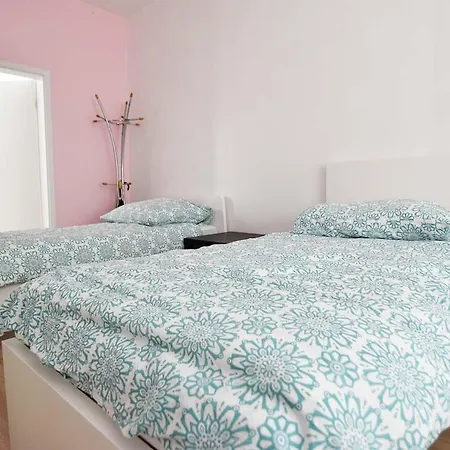 דירה Mit 2 Schlafzimmern ברגיש גלאדבך